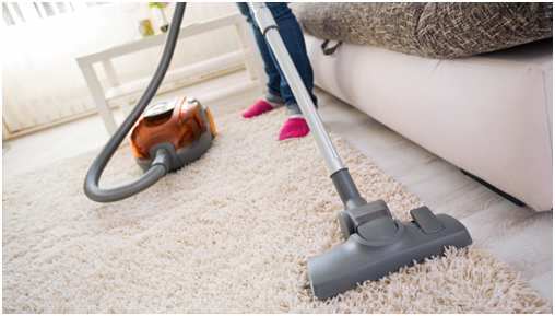 Bersihkan Karpet dengan Vacum Cleaner